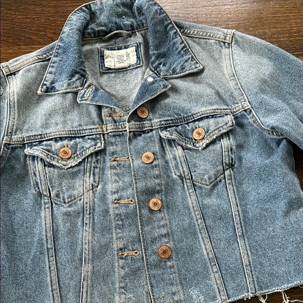 Distressed Cropped Denim Jacket - Picture 3 of 6
